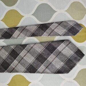 Austin Manor Men's  Brown Plaid Neck Tie 3 x 54